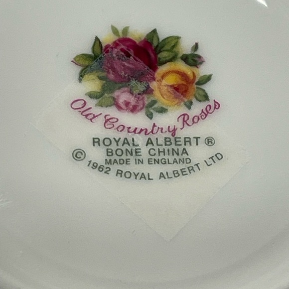 Vintage Royal Albert Bone China Old Country Roses Tea Cup And Saucer Set 1962 - Picture 13 of 13